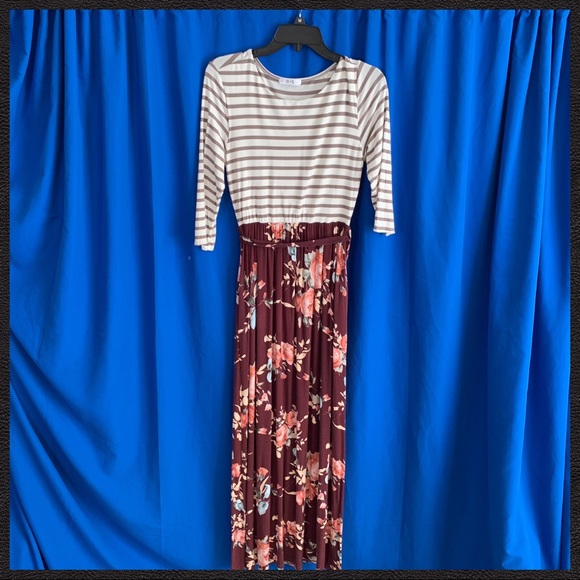 LUX & CO Dresses & Skirts - Full Length Floral Maxi Dress 3/4 Sleeve